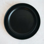 black-ceramic-plate3_6c4d188b-2891-440c-a167-f39b1fc37b3c