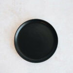 black-ceramic-plate3_6c4d188b-2891-440c-a167-f39b1fc37b3c